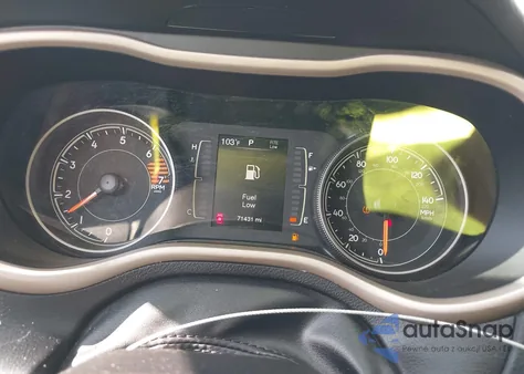 2017 Jeep Cherokee Latitude 4X4 from USA, damaged, VIN 1C4PJMCBXHW621657